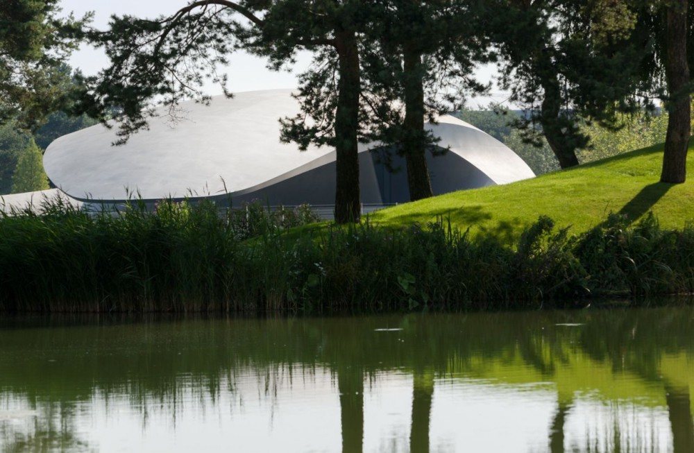 Porsche Pavilion at the Autostadt in Wolfsburg / Henn Architekten
