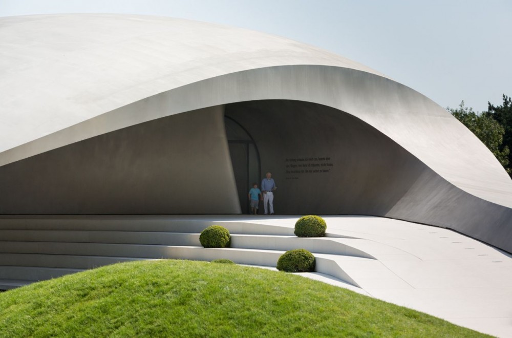 Porsche Pavilion at the Autostadt in Wolfsburg / Henn Architekten