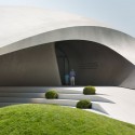 Porsche Pavilion at the Autostadt in Wolfsburg / Henn Architekten Porsche Pavilion at the Autostadt in Wolfsburg / Henn Architekten © HG Esch