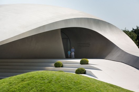 Porsche Pavilion at the Autostadt in Wolfsburg / Henn Architekten