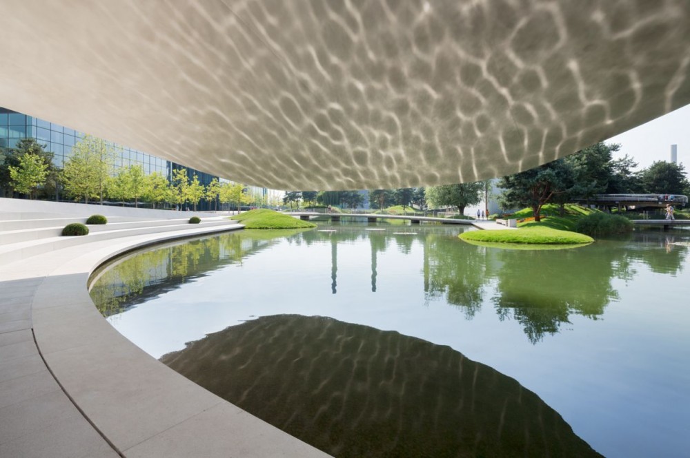 Porsche Pavilion at the Autostadt in Wolfsburg / Henn Architekten