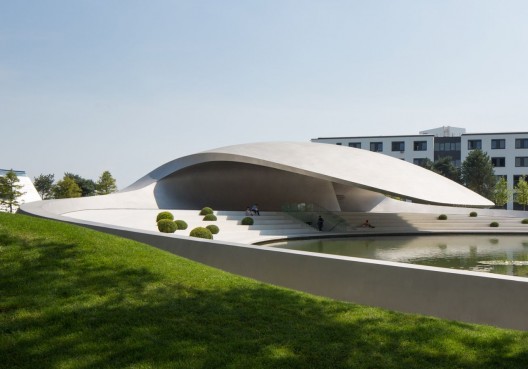 Porsche Pavilion at the Autostadt in Wolfsburg / Henn Architekten
