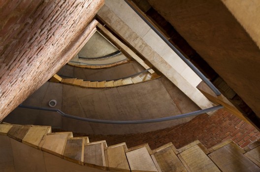c - 28 c / Archohm Studio