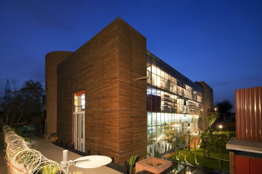 c - 28 c / Archohm Studio