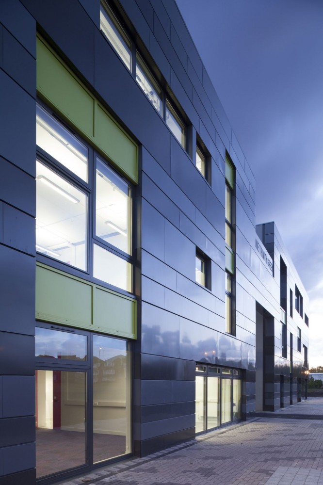 Green Incubator / Plus Three Architecture