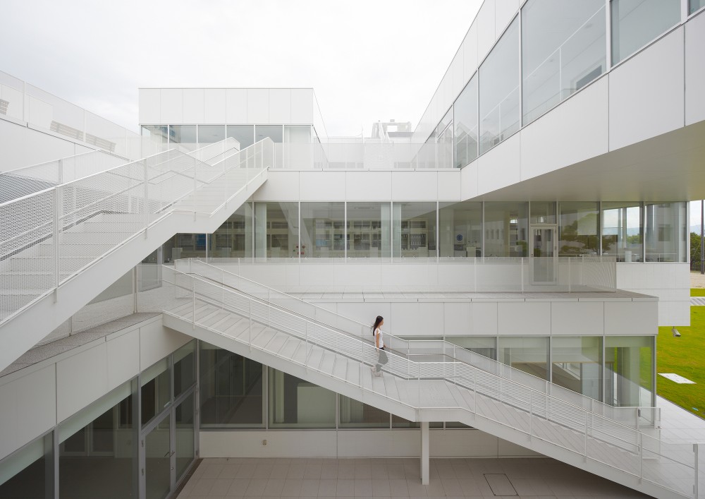 Setsunan University Hirakata / Ishimoto Architectural & Engineering Firm, Inc