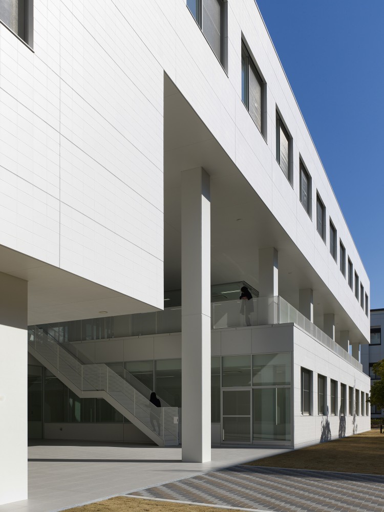 Setsunan University Hirakata / Ishimoto Architectural & Engineering Firm, Inc