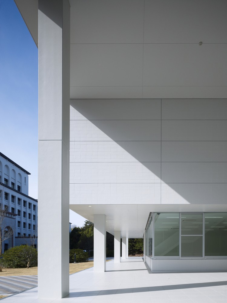 Setsunan University Hirakata / Ishimoto Architectural & Engineering Firm, Inc