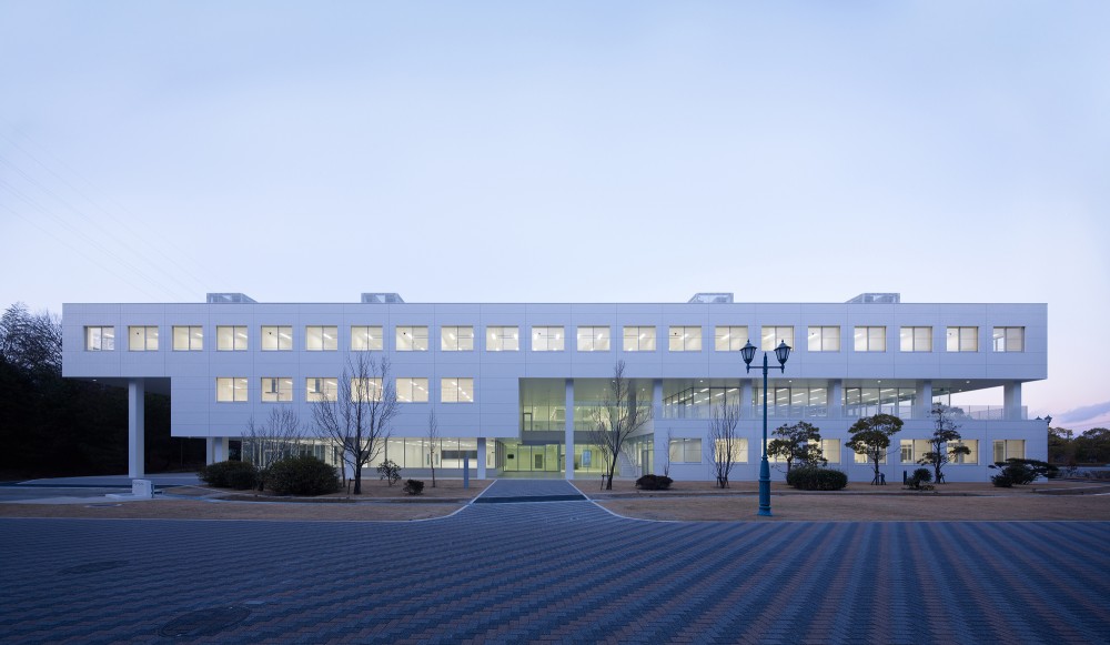 Setsunan University Hirakata / Ishimoto Architectural & Engineering Firm, Inc