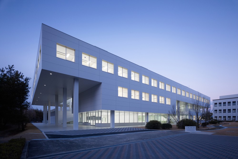 Setsunan University Hirakata / Ishimoto Architectural & Engineering Firm, Inc