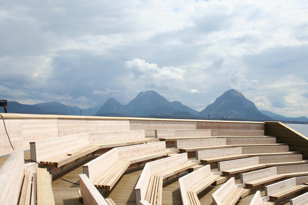 http://ad009cdnb.archdaily.net/wp-content/uploads/2012/08/5033c4af28ba0d1c29000079_gurisentret-outdoor-stage-and-visitor-centre-askim-lantto-architects-as-jens-petter-askim-as_img_7712-1000x666.jpg