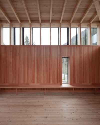 Cemetery and Wake Room / Schneider & Lengauer