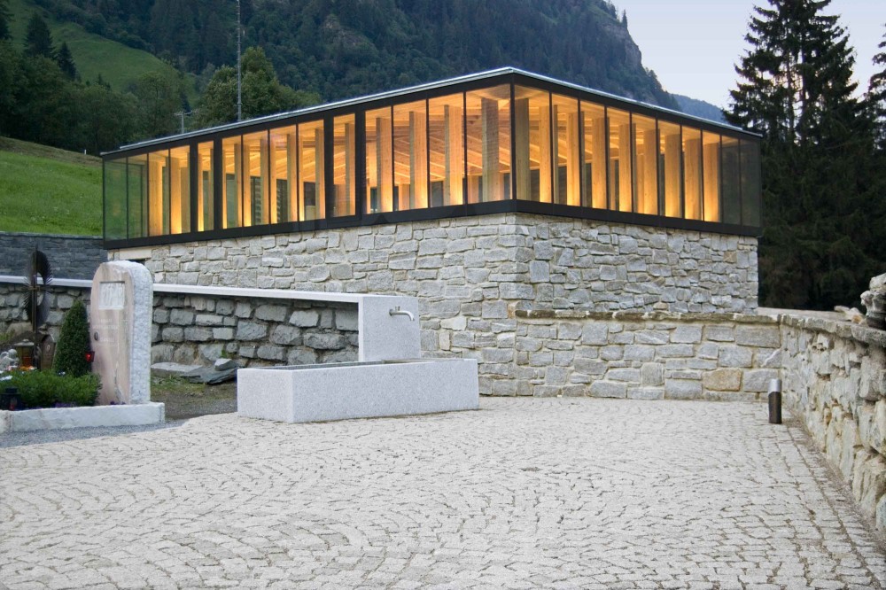 Cemetery and Wake Room / Schneider & Lengauer