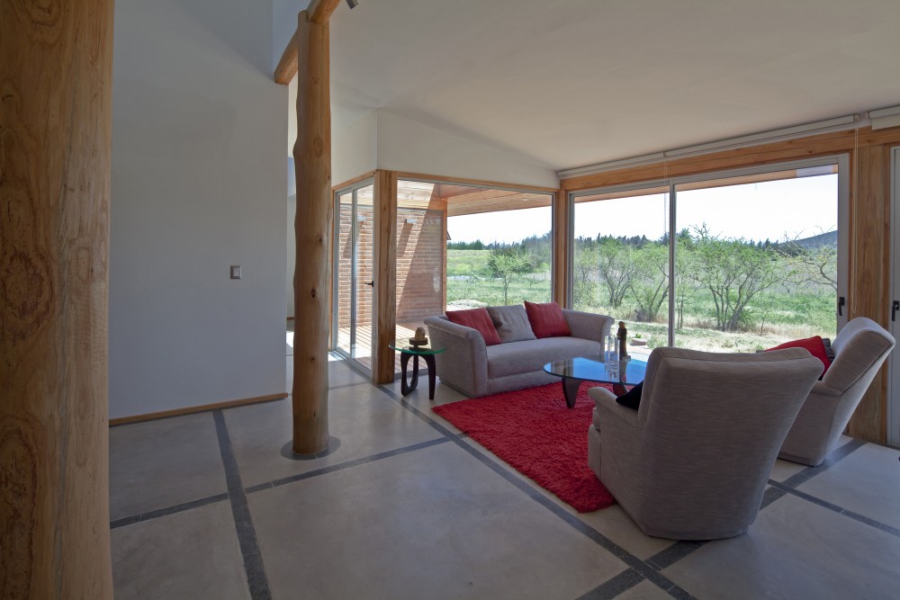 House MJ / COMUNarquitectos