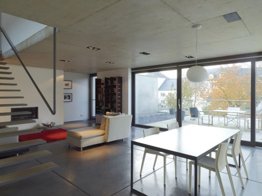 In The Middle Of The Village / STEINMETZDEMEYER Architectes Urbanistes