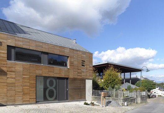In The Middle Of The Village / STEINMETZDEMEYER Architectes Urbanistes