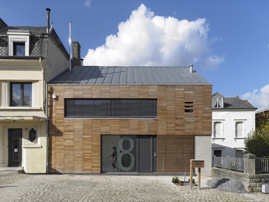 In The Middle Of The Village / STEINMETZDEMEYER Architectes Urbanistes