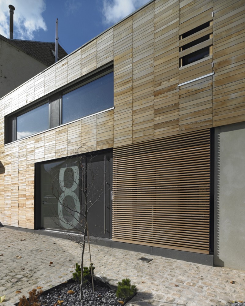 In The Middle Of The Village / STEINMETZDEMEYER Architectes Urbanistes