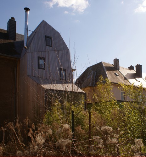 Extension in a Cité Jardin / STEINMETZDEMEYER Architectes Urbanistes