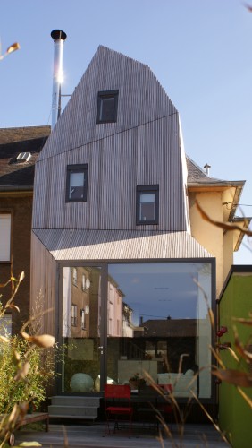 Extension in a Cité Jardin / STEINMETZDEMEYER Architectes Urbanistes