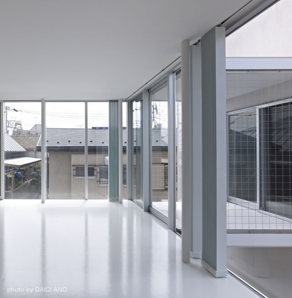 Yutenji Apartments / architecture WORKSHOP