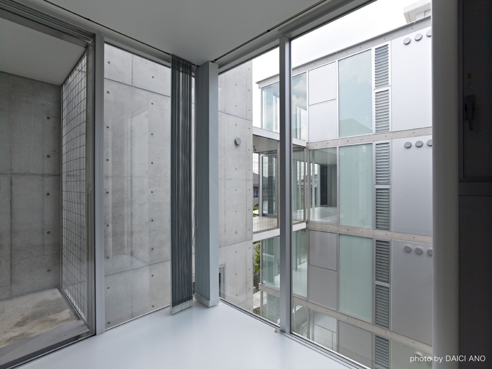 Yutenji Apartments / architecture WORKSHOP
