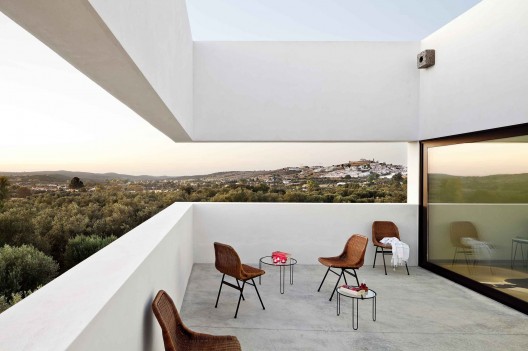 Villa Extramuros / Vora Arquitectura