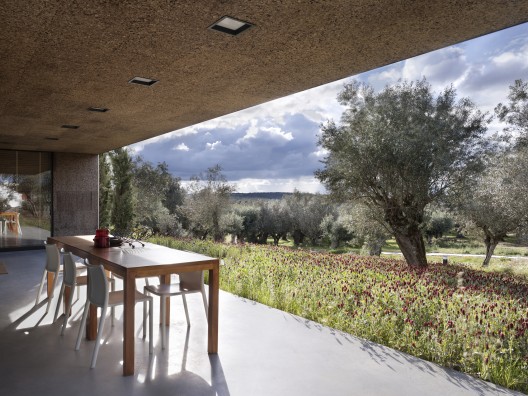 Villa Extramuros / Vora Arquitectura