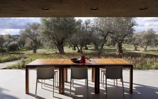 Villa Extramuros / Vora Arquitectura