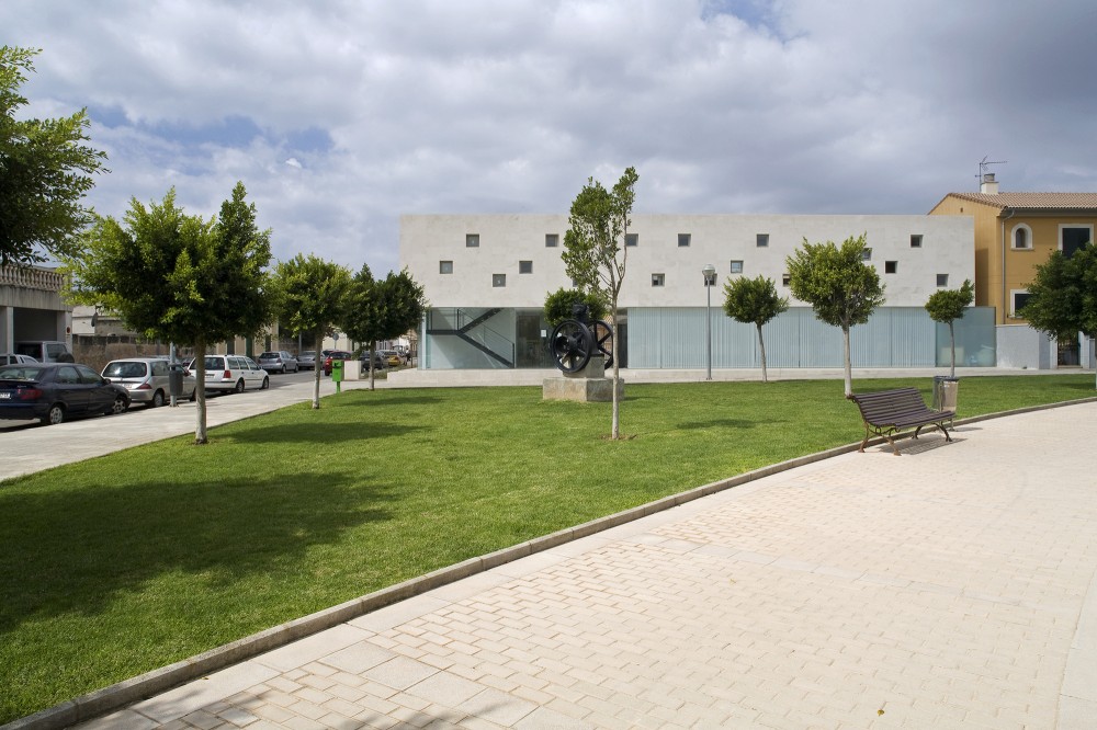 Cultural Center in Son Ferriol / Jordi Herrero + Sebastián Escanellas
