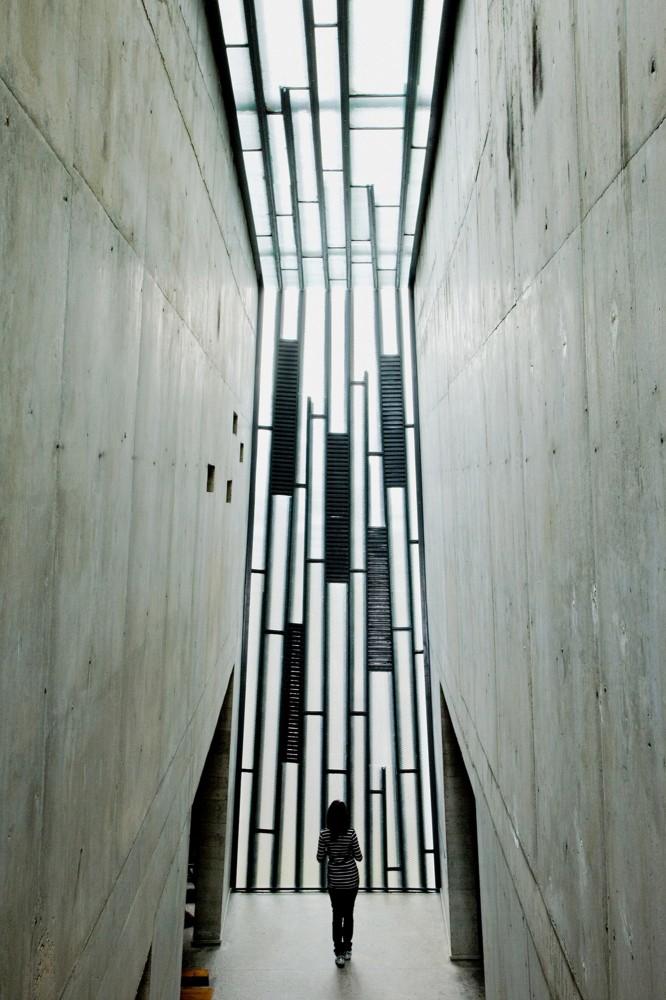 Holy Redeemer Church / Menis Arquitectos