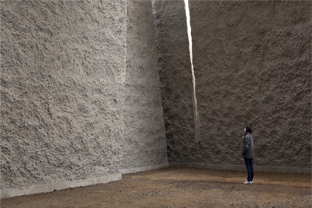 Holy Redeemer Church / Menis Arquitectos
