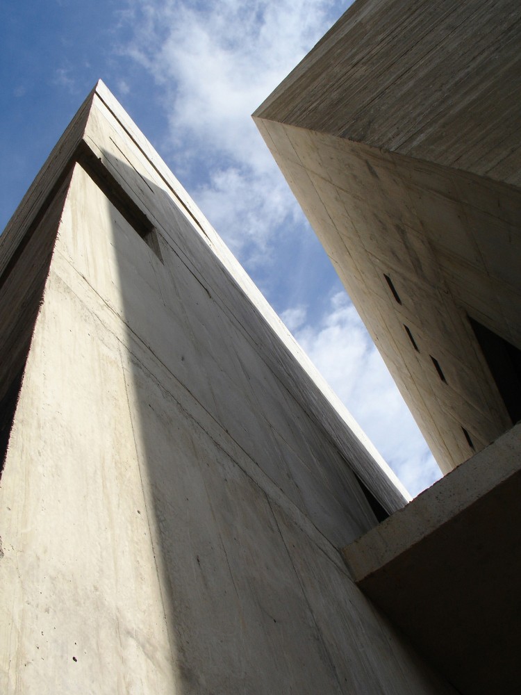 Holy Redeemer Church / Menis Arquitectos