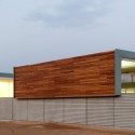 Primary School In O Revel / Cendón - Vázquez Arquitectos Primary School In O Revel / Cendón - Vázquez Arquitectos © Manuel G. Vicente