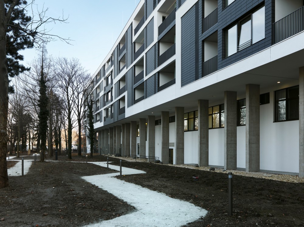 Residential and Nursing Home Simmering / Josef Weichenberger Architects + Partner