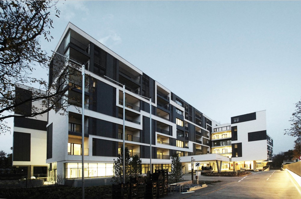 Residential and Nursing Home Simmering / Josef Weichenberger Architects + Partner