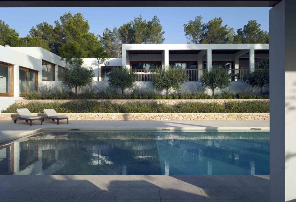 House in the valley of Atzaró / de Blacam and Meaguer architects