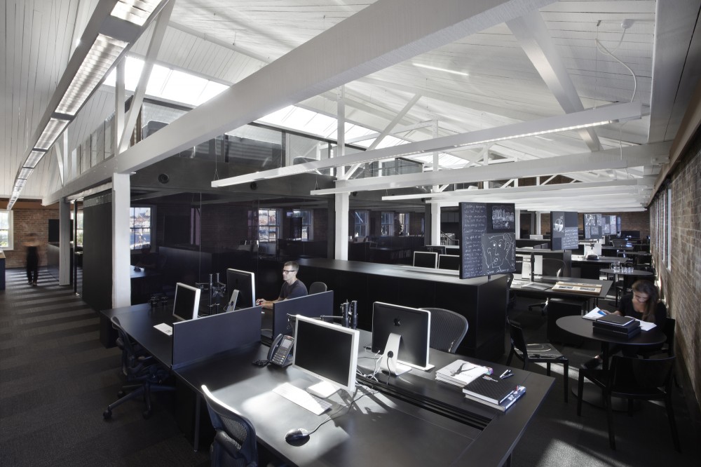 Saatchi & Saatchi / Smart Design Studio
