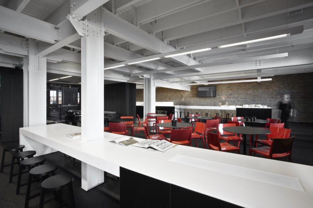 Saatchi & Saatchi / Smart Design Studio