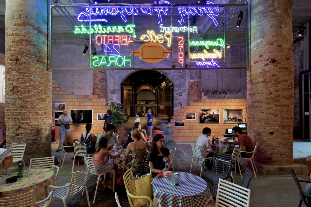 Venice Biennale 2012: Torre David, Gran Horizonte / Urban Think Tank + Justin McGuirk + Iwan Baan