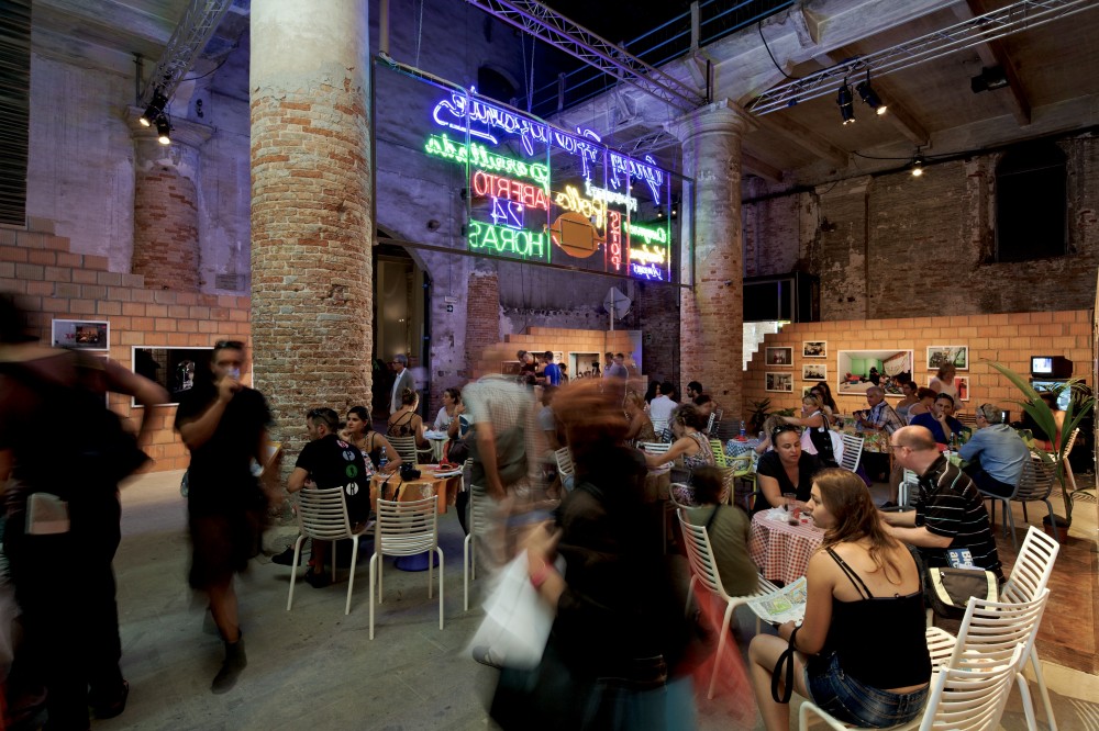 Venice Biennale 2012: Torre David, Gran Horizonte / Urban Think Tank + Justin McGuirk + Iwan Baan