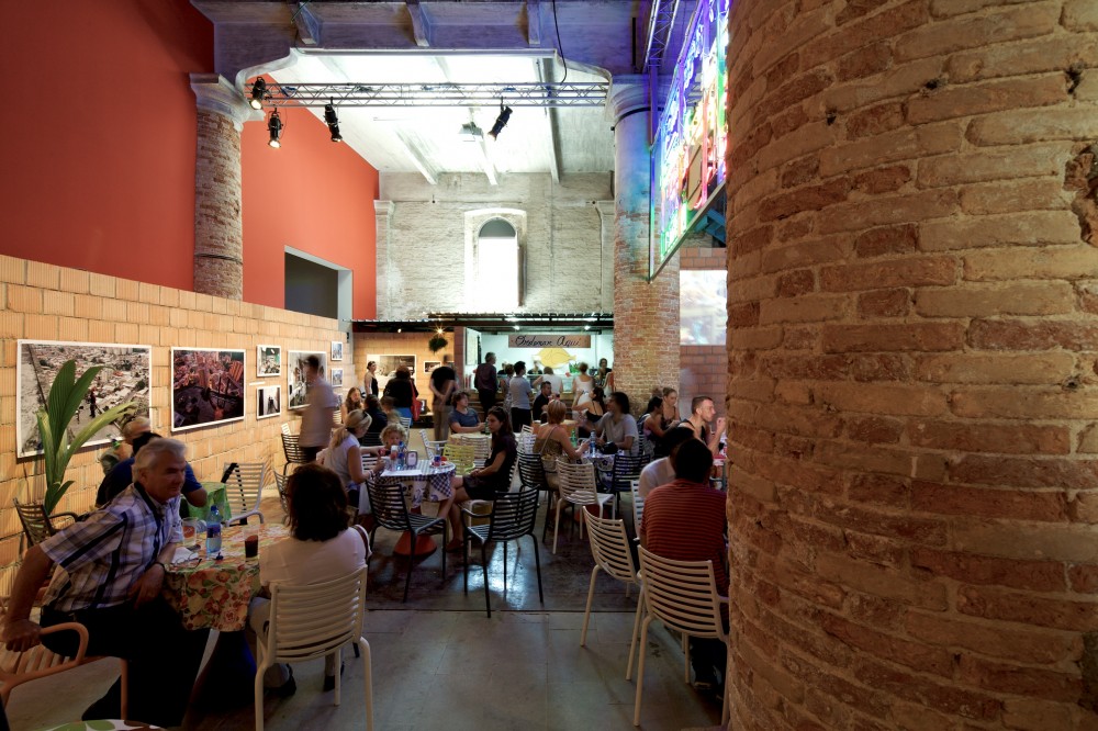 Venice Biennale 2012: Torre David, Gran Horizonte / Urban Think Tank + Justin McGuirk + Iwan Baan