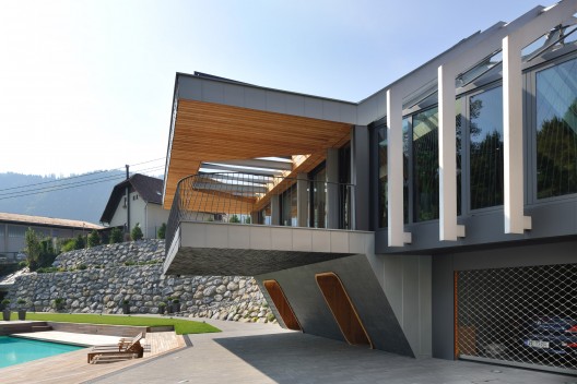 Villa "On the deck into life" / Superform