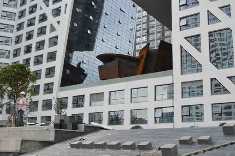 Steven Holl Architects Celebrates Pre-opening of the Sliced Porosity Block (2)