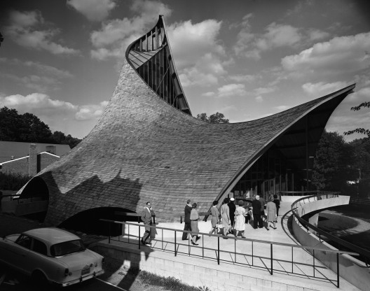 Video: The late Pedro E. Guerrero speaking at the Julius Shulman Institute (3)