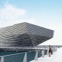 V&A at Dundee / Kengo Kuma & Associates (1) V&A at Dundee / Kengo Kuma & Associates (1) Riverside promenade view from east © Kengo Kuma & Associates