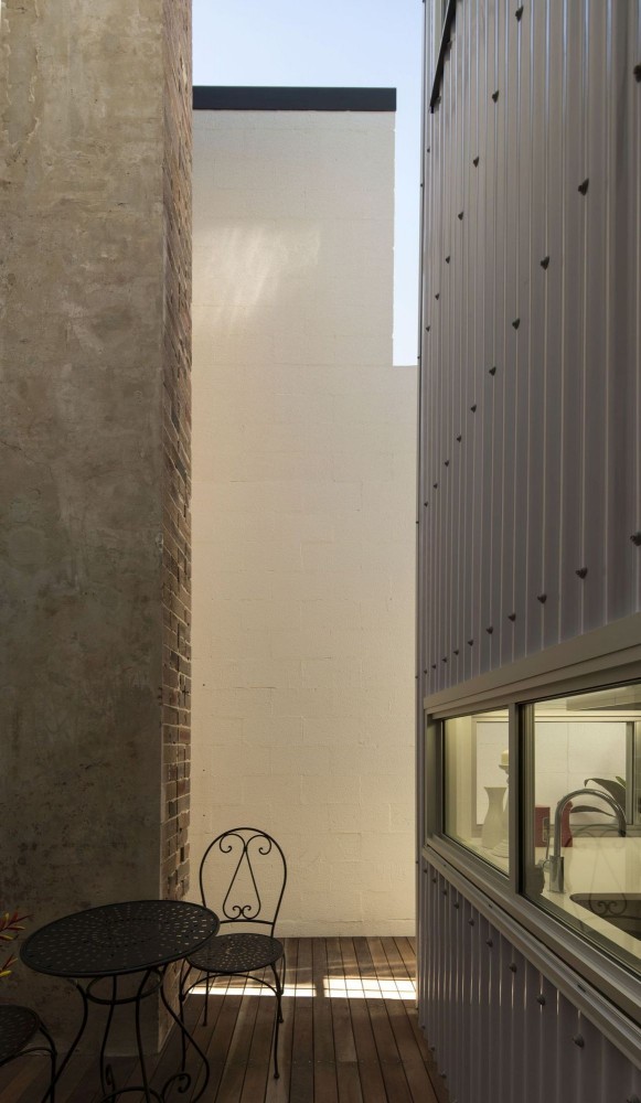 Majestic Theatre Apartments / Hill Thalis Architecture