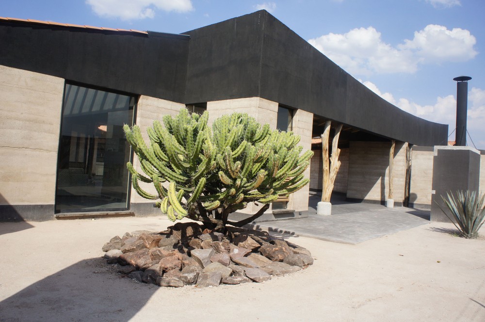 Studio House Sabinos / Juan Carlos Loyo Arquitectura