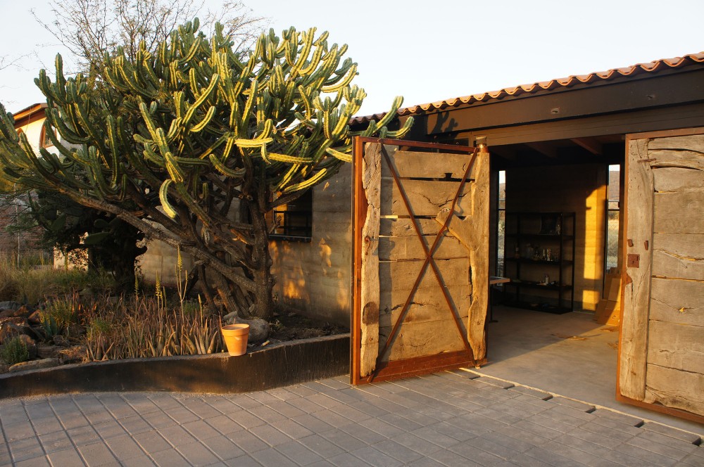 Studio House Sabinos / Juan Carlos Loyo Arquitectura