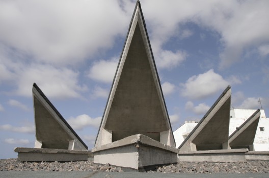 Centro de Atención Socio Sanitario / Estudio Lavín S.L.